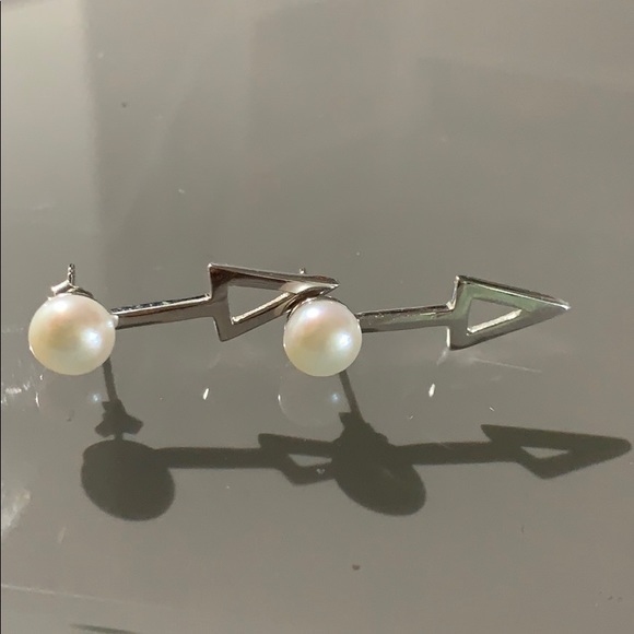 Splendid Pearls Silver Drop Triangle Earrings - Picture 10 of 11